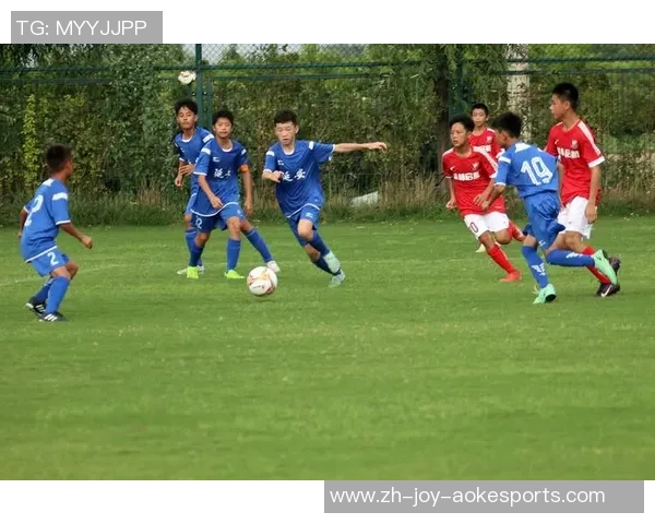 足球装饰彩旗点亮赛场氛围为激情赛事增添无限魅力与活力